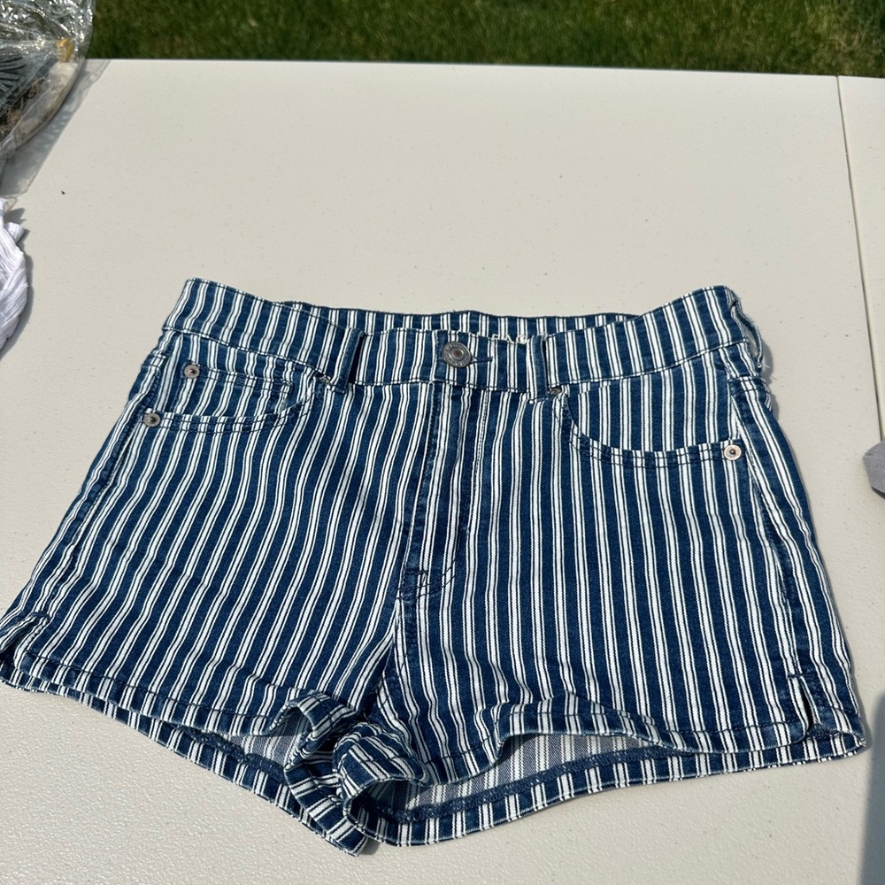 Women’s American Eagle Shorts - size 8
